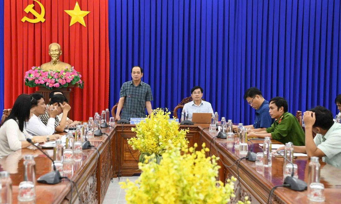 UBND xa Long Phu hop trien khai ke hoach tang qua cho nguoi dan nhan dip ky niem 80 nam Cach mang Thang Tam va Quoc khanh 2.9. Anh: Thanh Dong