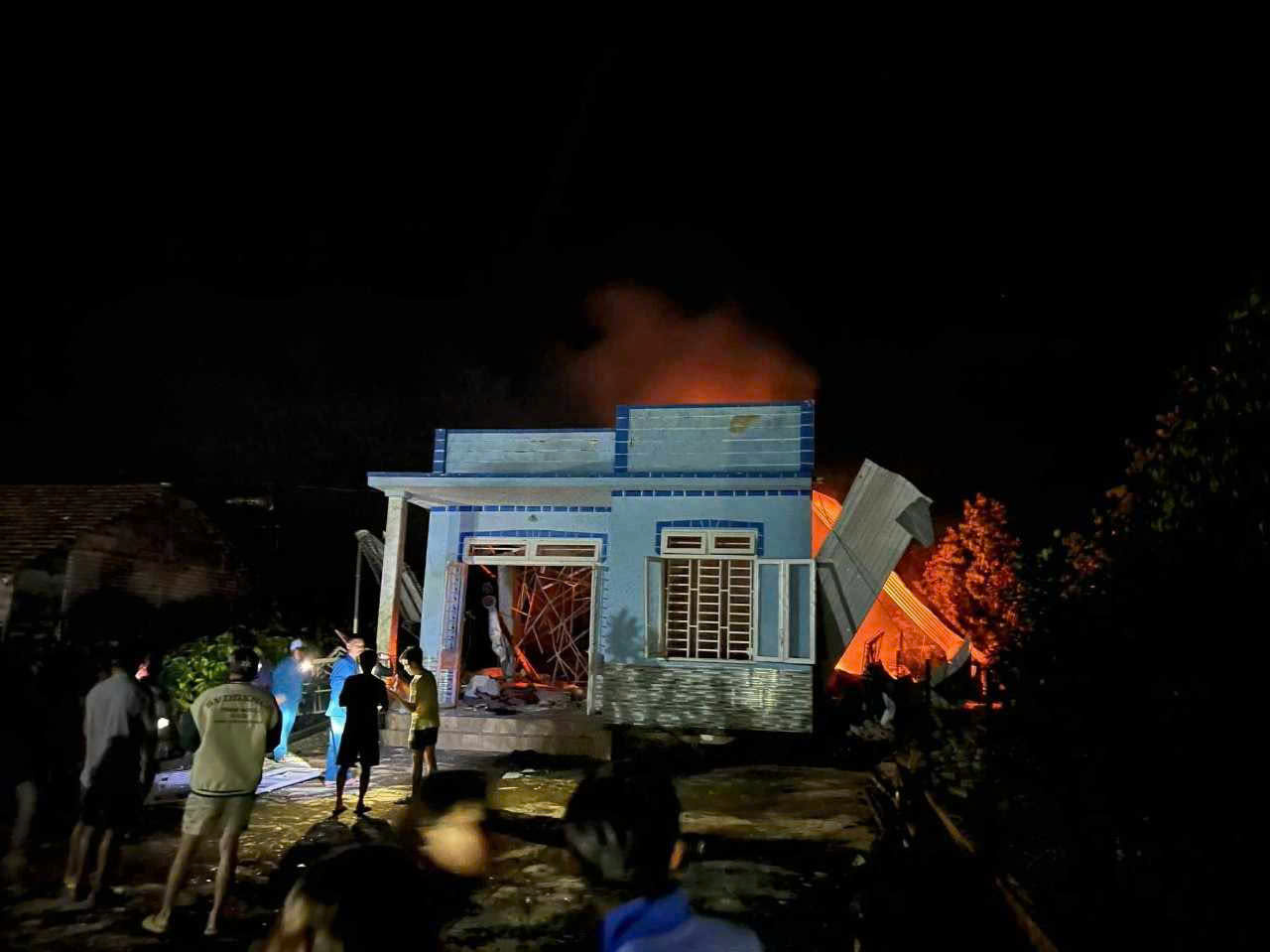 Scene of a house after a large explosion in Lam Dong province. Photo: Lam Hong