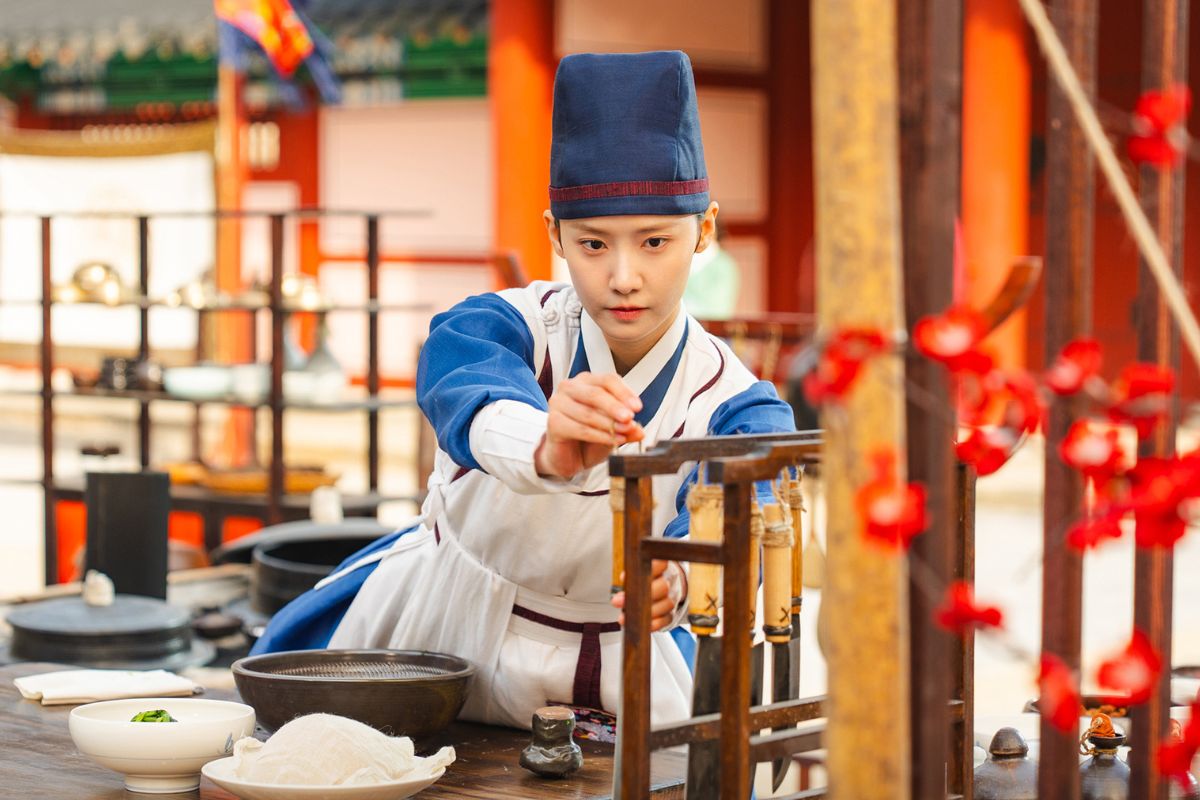Ngu tru Yeon Ji Young (YoonA) phai doi dau voi thu thach. Anh: Netflix