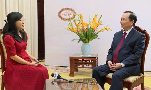 Phó Thống đốc Thường trực Ngân hàng Nhà nước Việt Nam Đào Minh Tú  trả lời phỏng vấn Đài Tiếng nói Việt Nam. Ảnh VOV