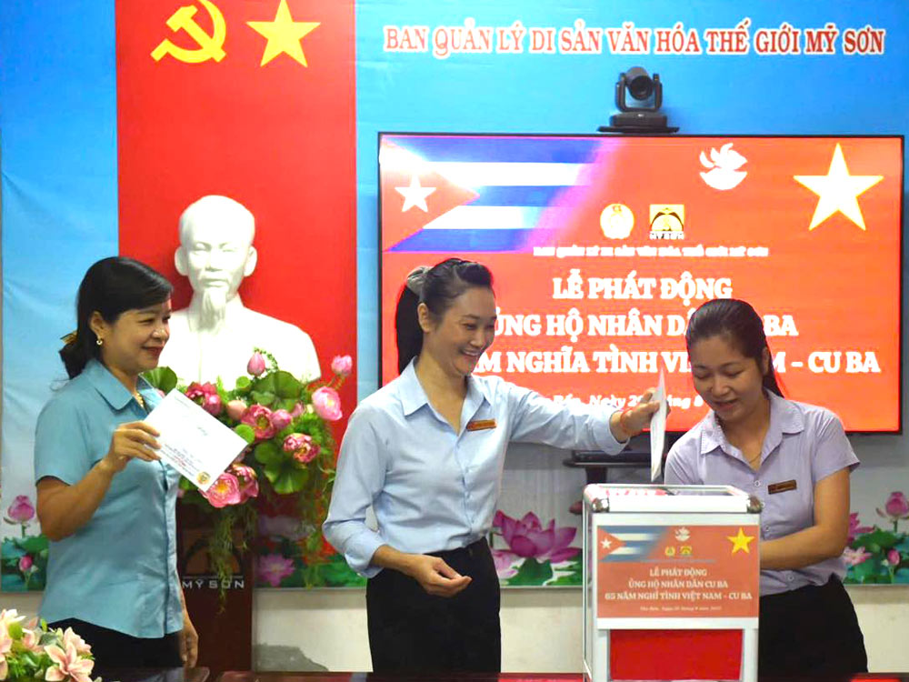 Le syndicat du Comite de gestion du patrimoine culturel mondial My Son commune de Thu Bon Da Nang organise le lancement d'un mouvement de collecte de fonds pour soutenir le peuple cubain. Photo : Comite du BQLDSVHTG My Son