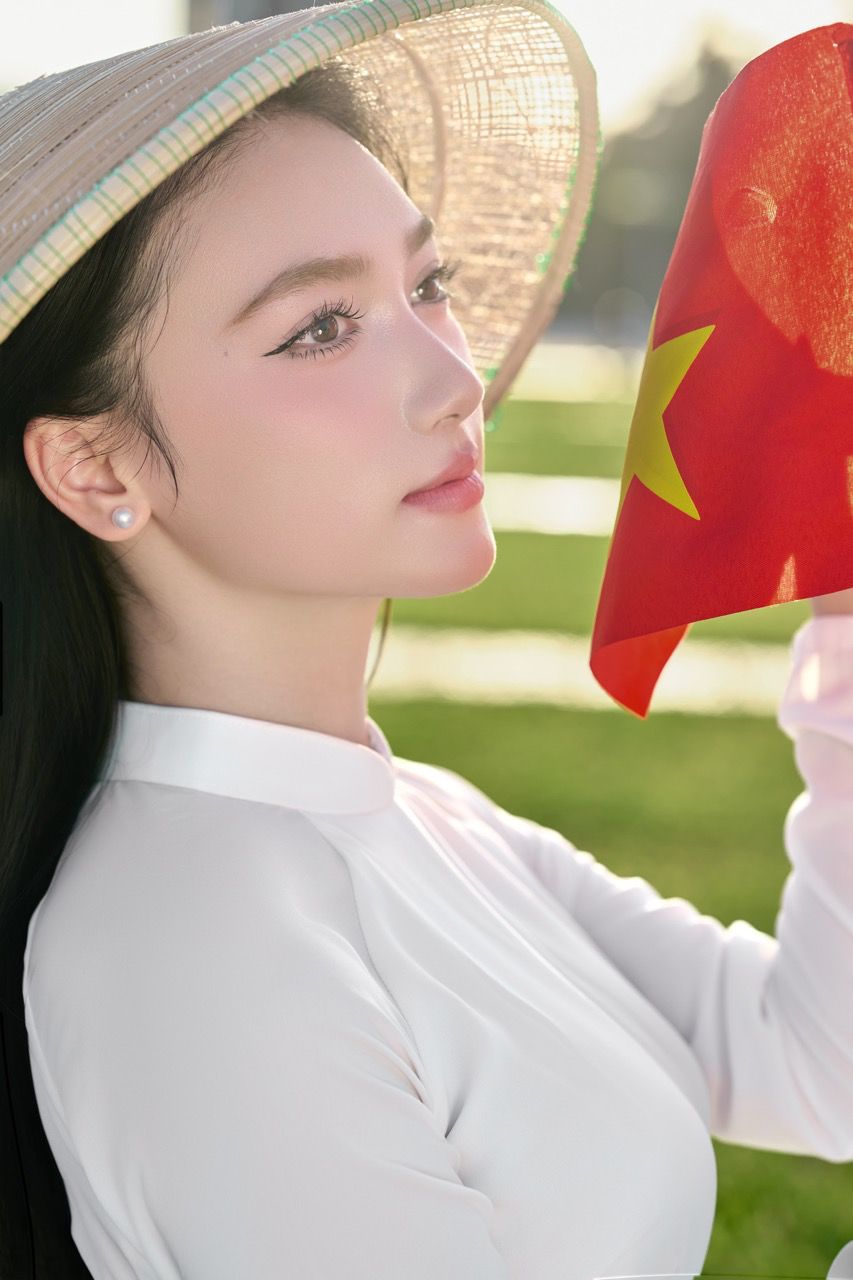 Bo anh ghi dau an voi khung canh la co do sao vang tung bay, hinh anh non la, khan ran hay nhung doa sen hong – tat ca hoa quyen de khac hoa hinh tuong thieu nu Viet Nam duyen dang, thanh lich.