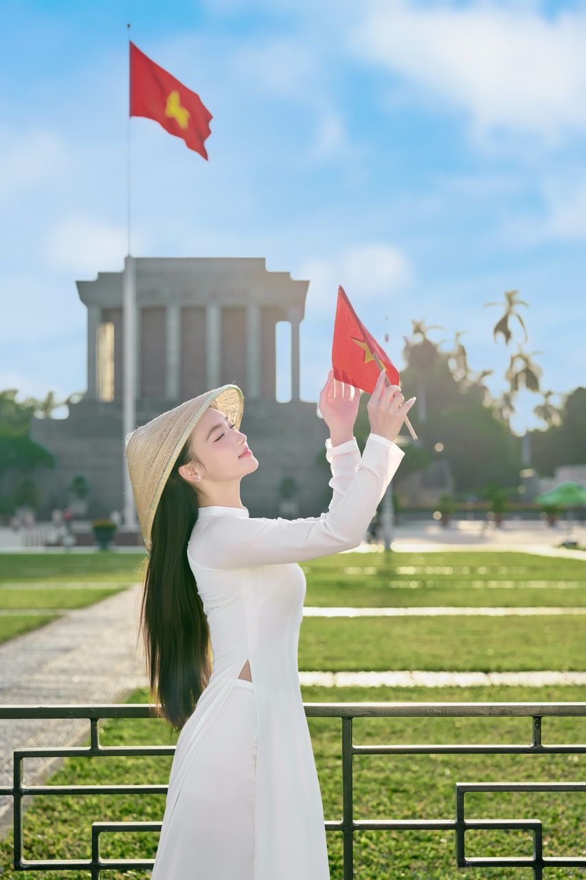 So huu nhan sac ngot ngao, co gai nguoi Dao tung dat nhieu thanh tich nhu Top 11 Sinh vien Thanh lich 2024, giai MC Phong cach va moi day dang quang A khoi 2 Hoa khoi Thanh lich Ha Noi 2025.