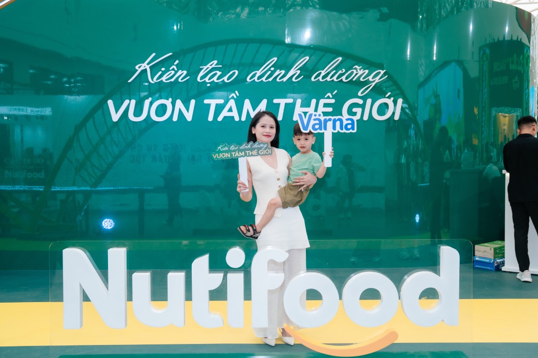 Nutifood gop mat tai phan khu “Khoi nghiep kien quoc” voi gian hang “Kien tao dinh duong - Vuon tam the gioi”, the hien khat vong vuon xa cua mot thuong hieu Viet tien phong dong gop vao phat trien kinh te - xa hoi. Anh: DVCC