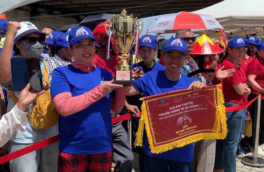Athletes practice for half a month to participate in the boat race in Da Nang. Photo: Thanh Huyen