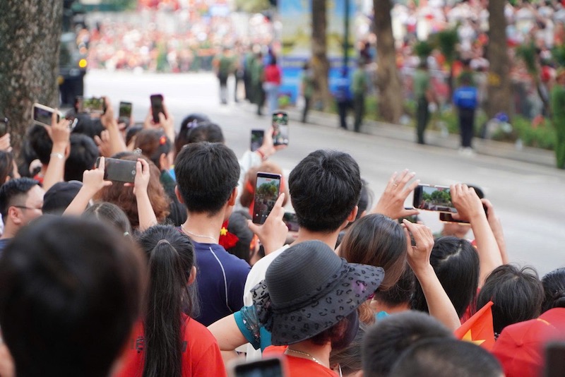 Many people stayed up all night to wait for the rehearsal of the parade on August 30. Photo: Anh Duc