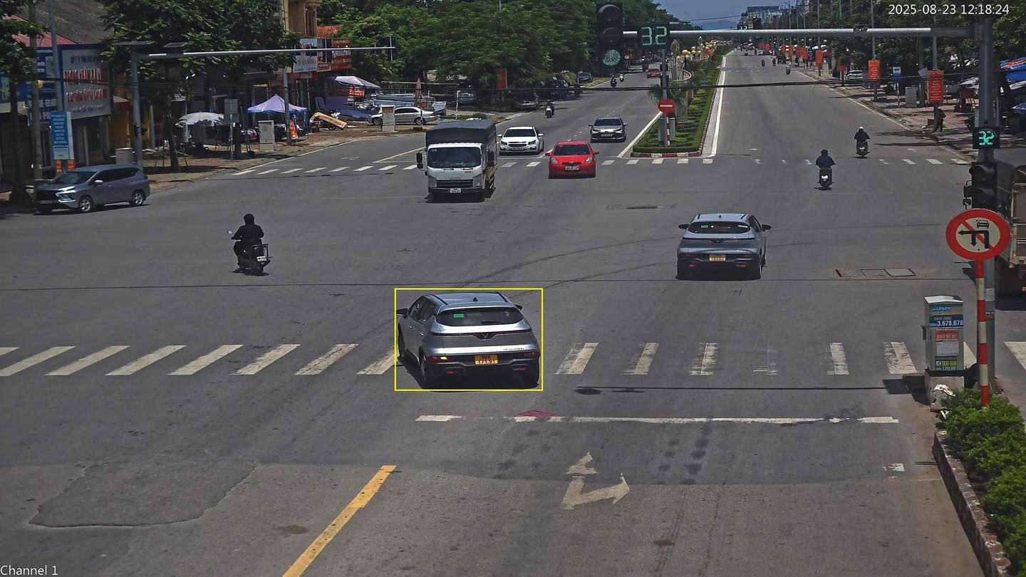 박닌에서 과태료를 부과받은 차량 소유주. 사진: 박닌 공안