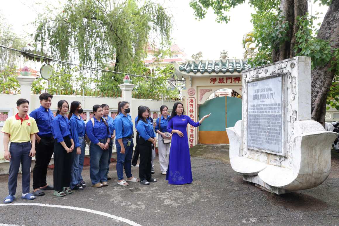 Hanh trinh ve nguon “Cung duong Di san“. Anh: Ta Quang