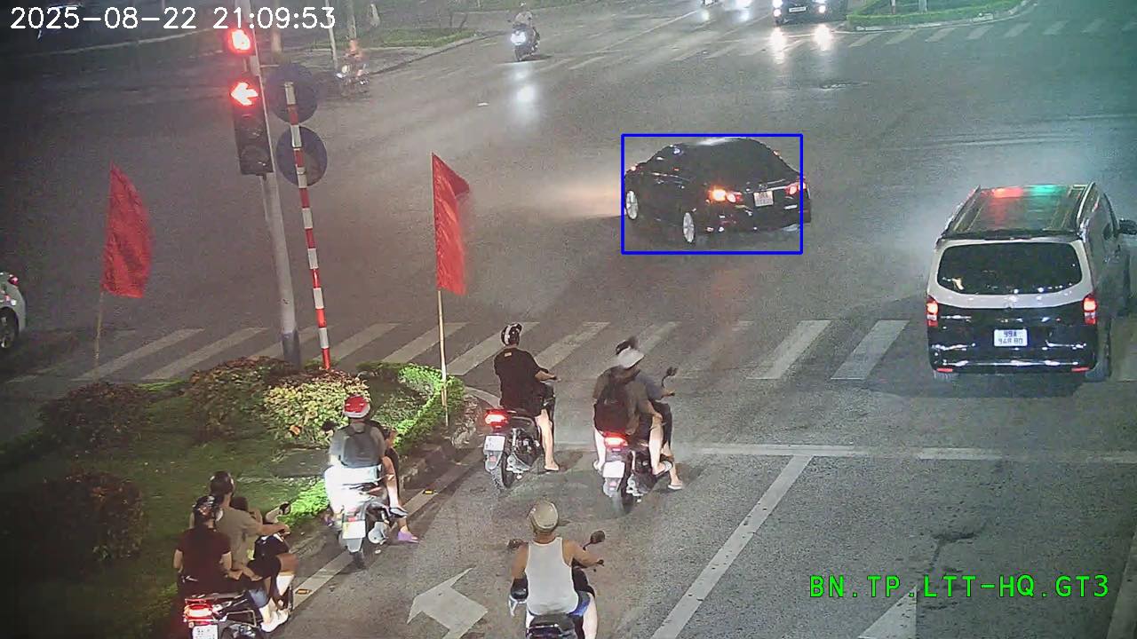 バクニン省で冷たい罰金を科せられた車の所有者。写真:バクニン警察