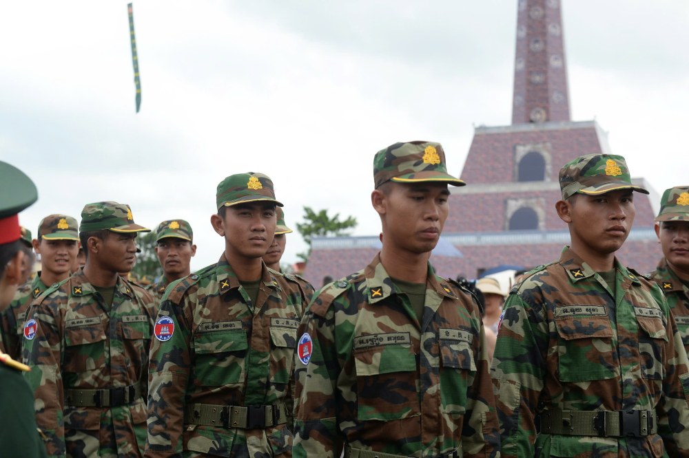 Doan Quan doi hoang gia Campuchia