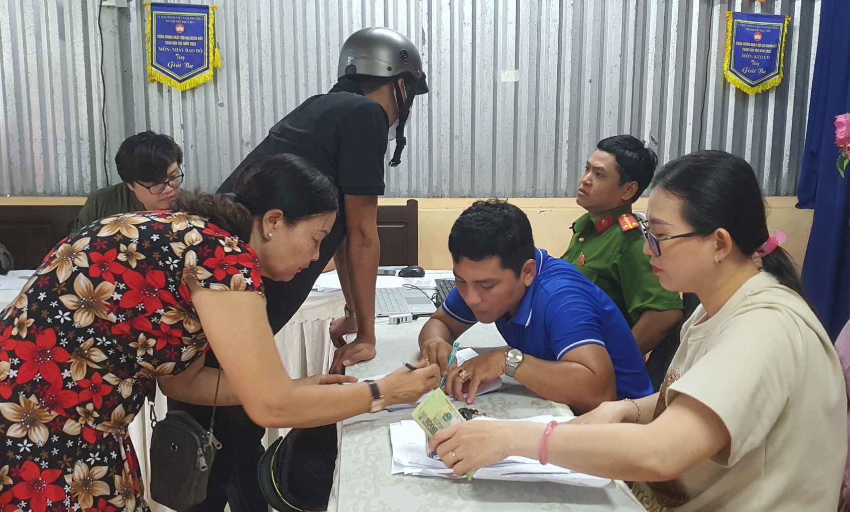 Ky nhan qua cua Chinh phu ky kiem 80 nam Quoc khanh. Anh: Nhat Ho