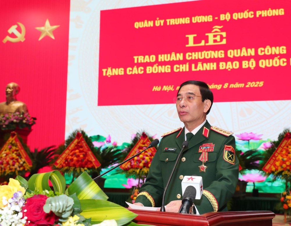 Dai tuong Phan Van Giang - Uy vien Bo Chinh tri, Pho Bi thu Quan uy Trung uong, Bo truong Bo Quoc phong - phat bieu tai buoi le. Anh: Trong Duc/TTXVN