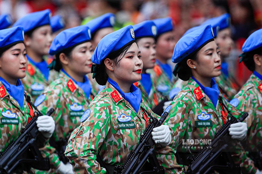 Thieu uy Nong Khanh Hoa trong hang ngu dieu binh, dieu hanh. Anh: Dieu Linh, Hai Nguyen