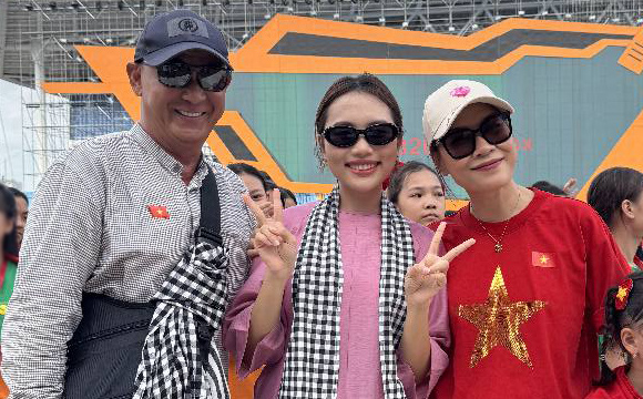 Phuong My Chi posted a photo with My Tam. Screenshot