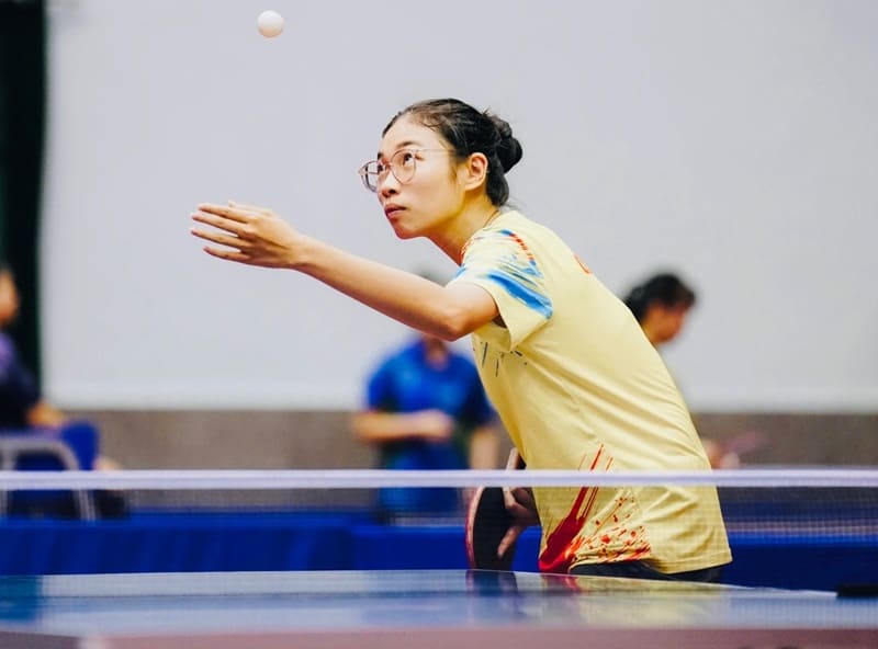 L'athlete a joue avec acharnement au Championnat de tennis de table junior exceptionnel. Photo : VTF