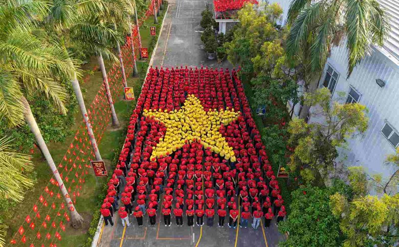 Workers position the national flag. Photo: Lam Truong