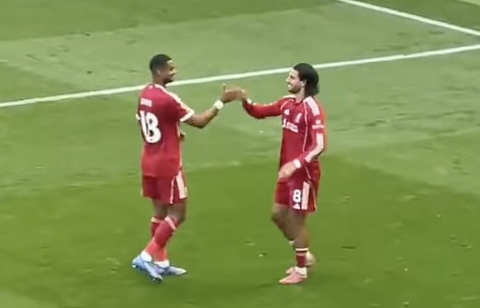 Szoboszlai a aide Liverpool a battre Arsenal. Photos coupees de la video