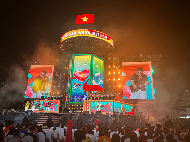 Chuong trinh duoc to chuc mien phi tai Quang truong Dong Kinh Nghia Thuc (Ha Noi). Anh: Quynh An