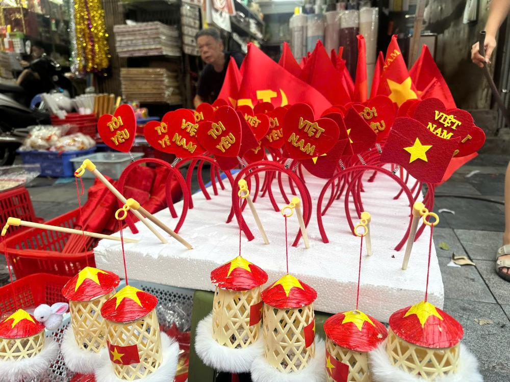 Nhung mon do nho xinh phuc vu nguoi dan dip A80 chi co gia tu 10.000 dong/chiec. Anh: Quynh Chi