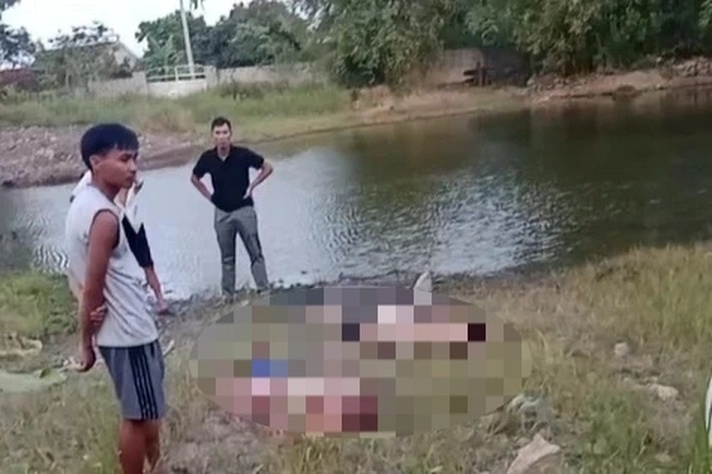 Scene of the tragic death of two children from drowning in Quynh Son commune, Nghe An province. Photo: Ngoc Anh