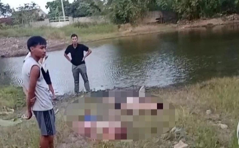 Scene of the tragic death of two children from drowning in Quynh Son commune, Nghe An province. Photo: Ngoc Anh