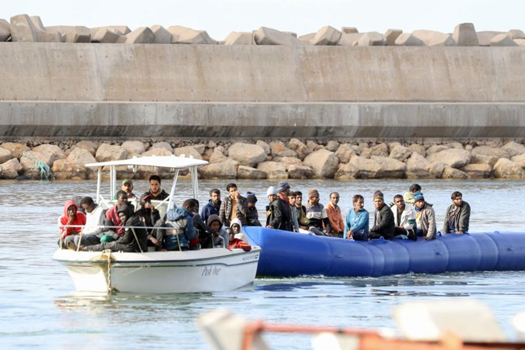 Barco que transportaba inmigrantes ilegales fue rescatado a Libia en abril de 2023. Foto: Xinhua