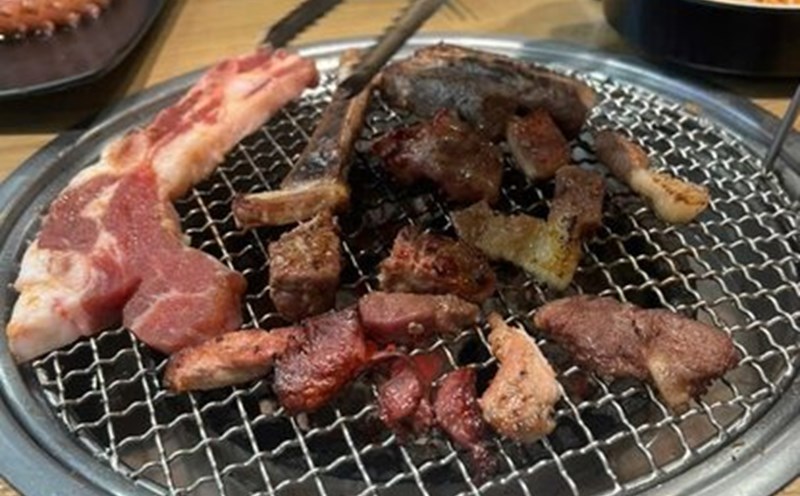 People who often eat grilled meat need to pay attention to liver enzymes. Photo: Ha Anh