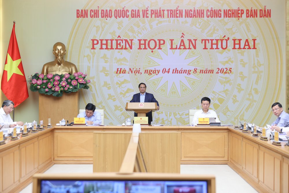 Thu tuong Chinh phu Pham Minh Chinh chu tri phien hop. Anh: VGP