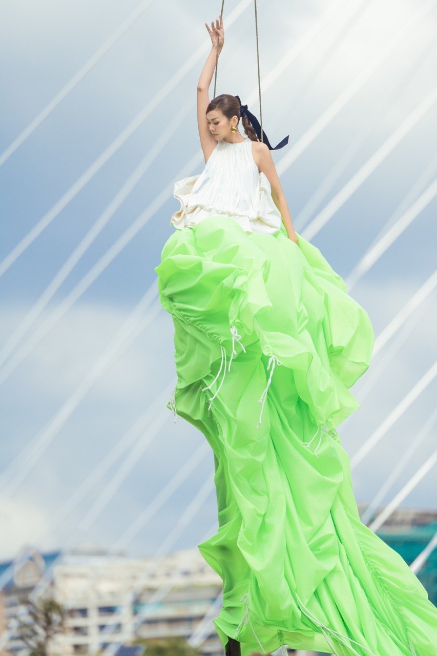 Anh: Nha san xuat.