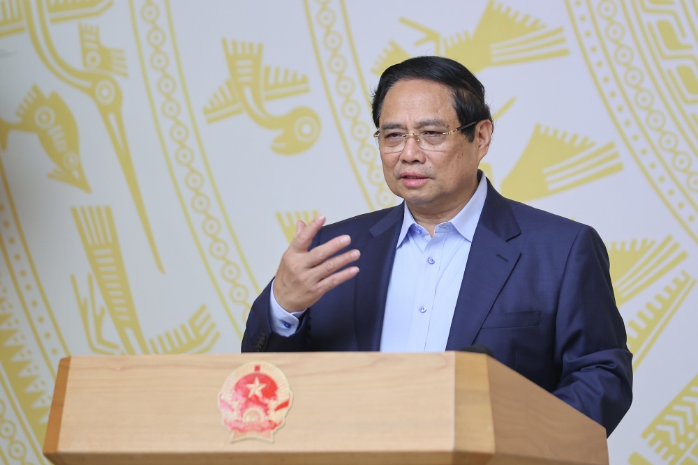 Prime Minister Pham Minh Chinh emphasized the goal of designing, manufacturing and testing a number of necessary semiconductor chips by 2027 at the latest. Photo: Nhat Bac