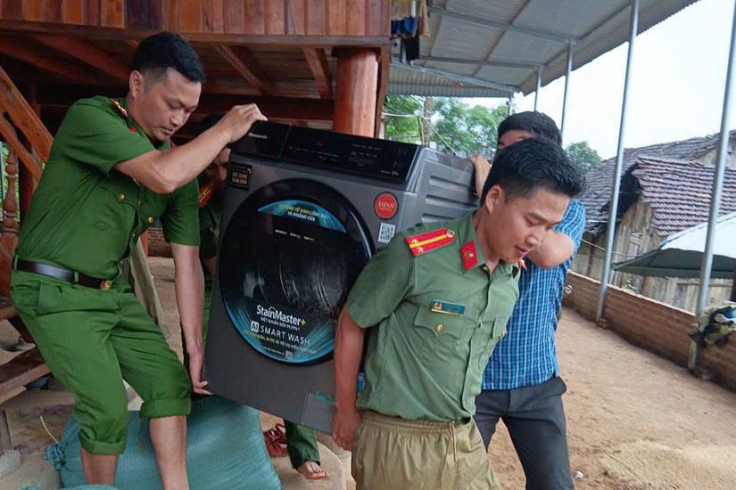don dep bun dat trong nha va khuon vien sinh hoat cua cac ho bi anh huong.