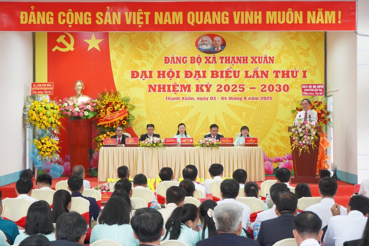 Quang canh dai hoi. Anh: Ta Quang