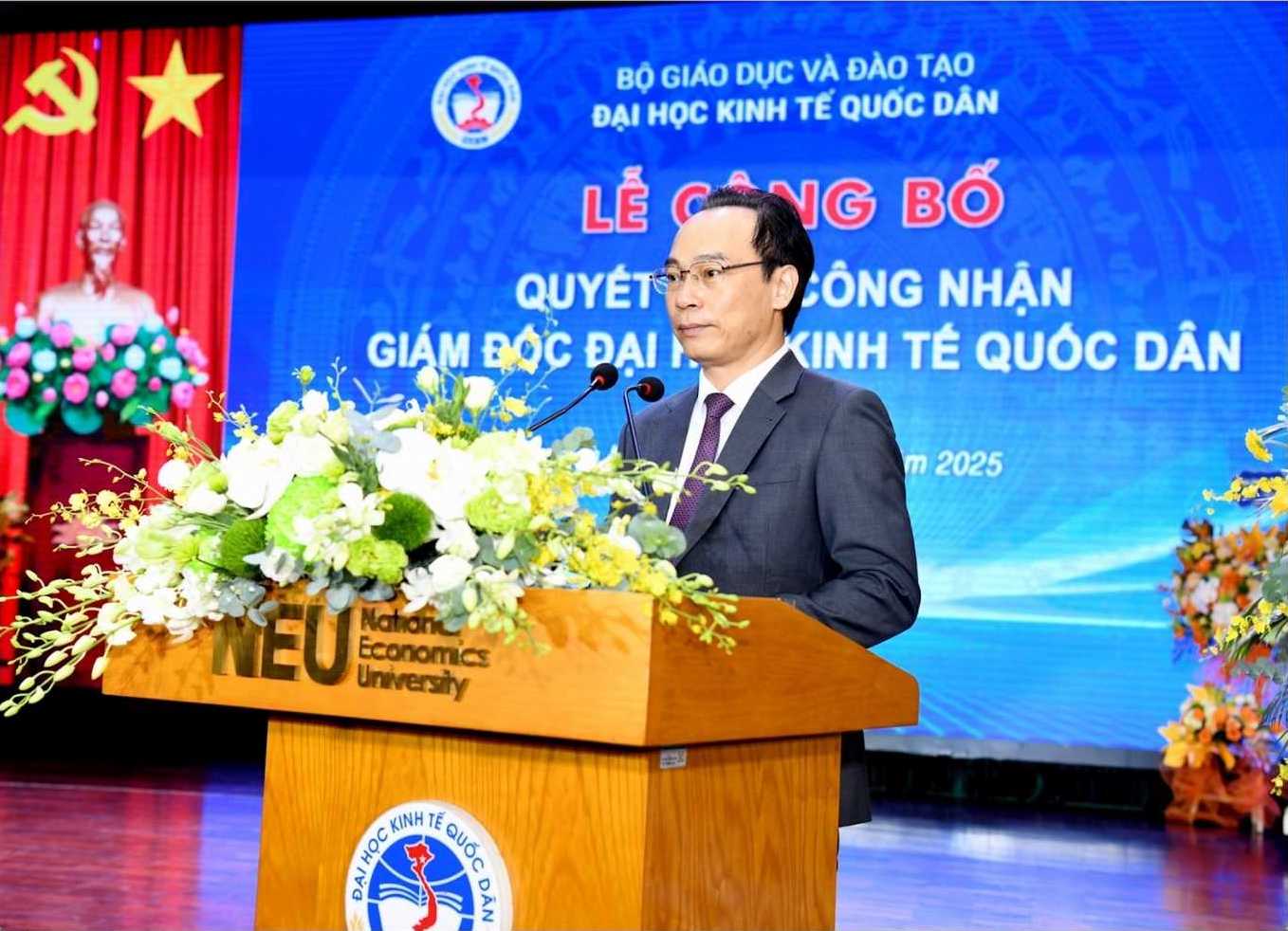PGS.TS Hoang Minh Son - Thu truong Bo Giao duc va Dao tao - phat bieu tai buoi le. Anh: Nha truong