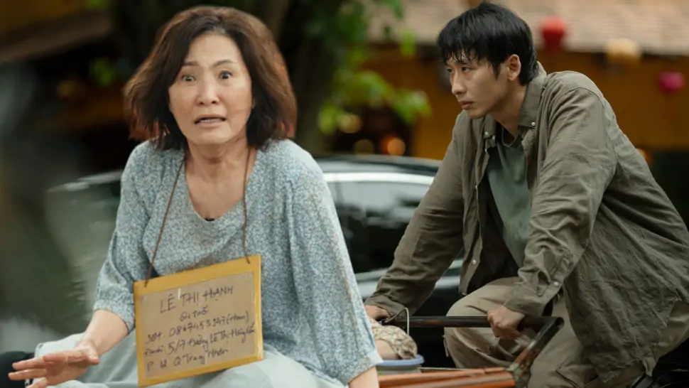 Tuan TranとHong Daoは、母親を連れ去るために映画に出演しました。写真：CGV.