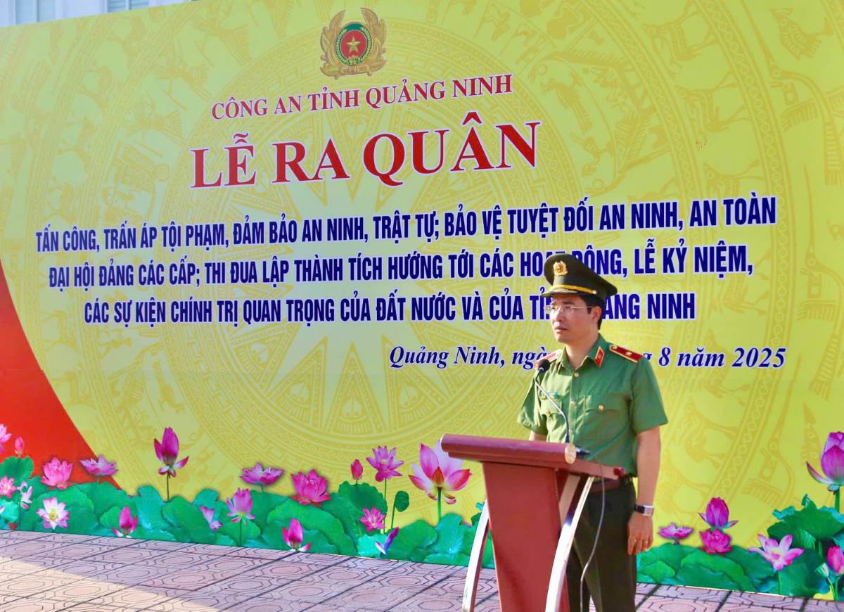 Thieu tuong Tran Van Phuc - Giam doc Cong an tinh Quang Ninh - ra lenh cho Cong an cac don vi, dia phuong, ra quan tan cong, tran ap toi pham. Anh: Cong an tinh Quang Ninh