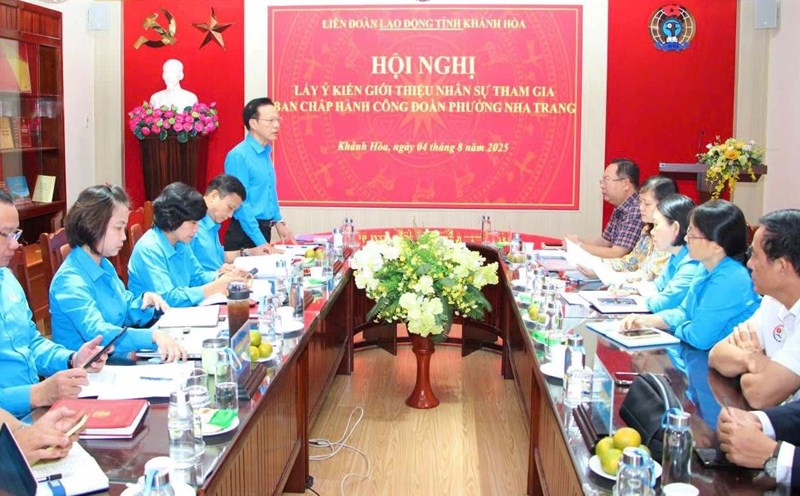 Khanh Hoa solicited opinions on introducing personnel to join the Nha Trang Ward Trade Union Executive Committee. Photo: Phuong Linh