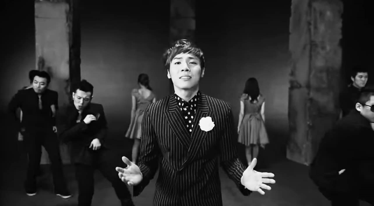 Wheesung noi tieng voi nhieu bai hat Kpop dinh dam. Anh: Cat tu MV 