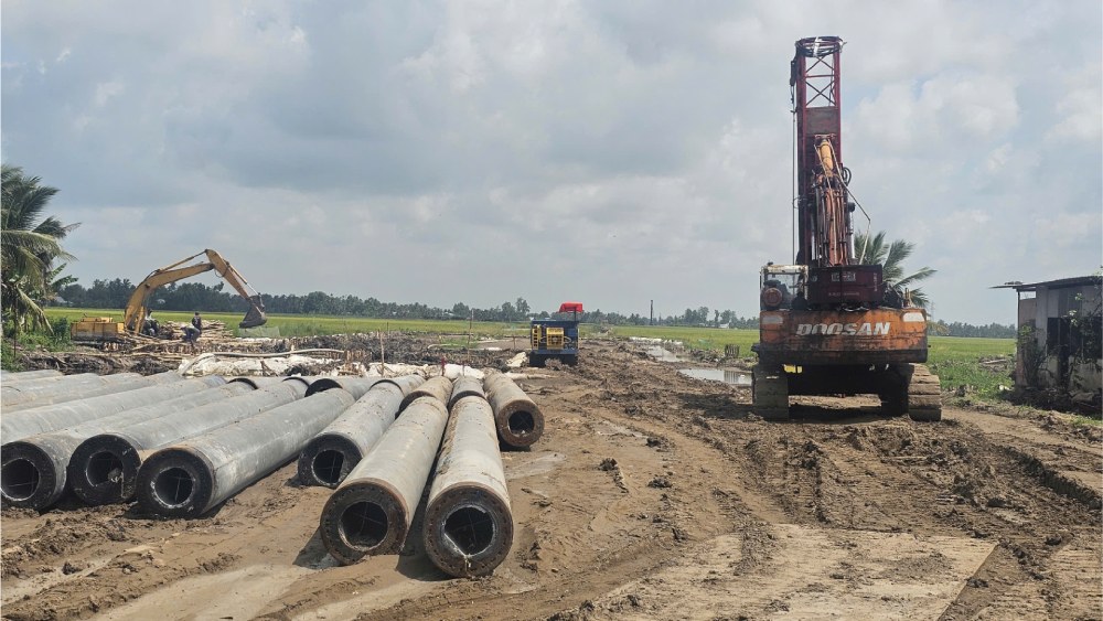 안장성을 통과하는 호치민 도로 프로젝트는 길이가 45광3km입니다. 사진: Nam Phuong