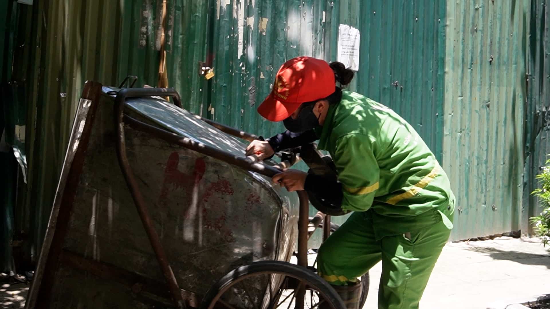 하노이 40도에 육박하는 폭염 노동자들은 생계를 위해 고군분투