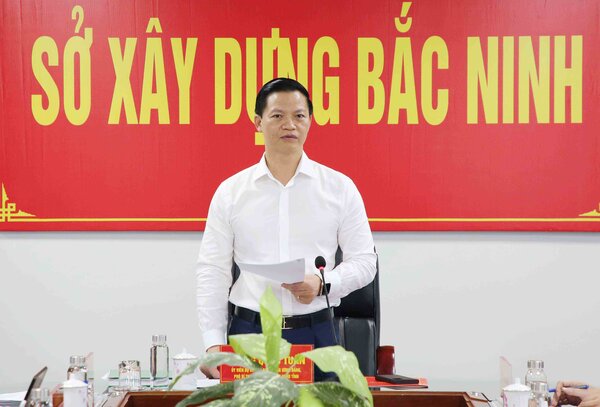 Chairman of the People's Committee of Bac Ninh province Vuong Quoc Tuan delivered a concluding speech at the meeting. Photo: Linh Ngoc