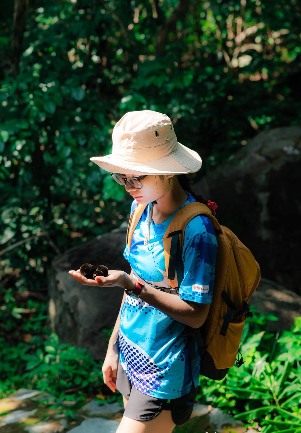 Anh Kim cho biet hoan toan tu tra cuu thong tin, chuan bi do dung can thiet cung nhu lich trinh vi da co kinh nghiem hiking tai nhieu dia diem truoc do. Anh: NVCC