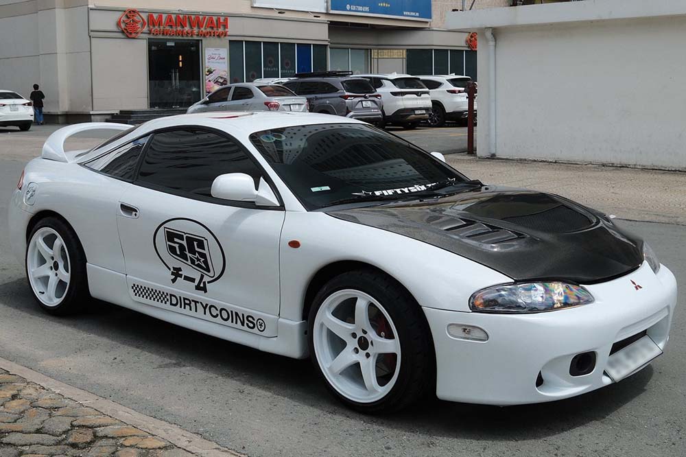 El raro Mitsubishi Eclipse de segunda generacion de la linea JDM acaba de aparecer en la ciudad de Ho Chi Minh. Foto: Khoa Sen