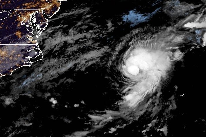 덱스터 태풍은 대서양에서 4번째 태풍입니다. 사진: NOA