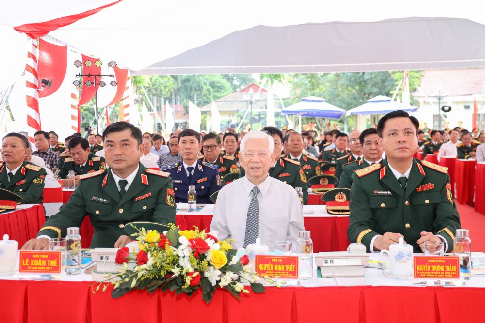 Cac dai bieu co mat tai buoi le khanh thanh. Ảnh: Quan khu 7