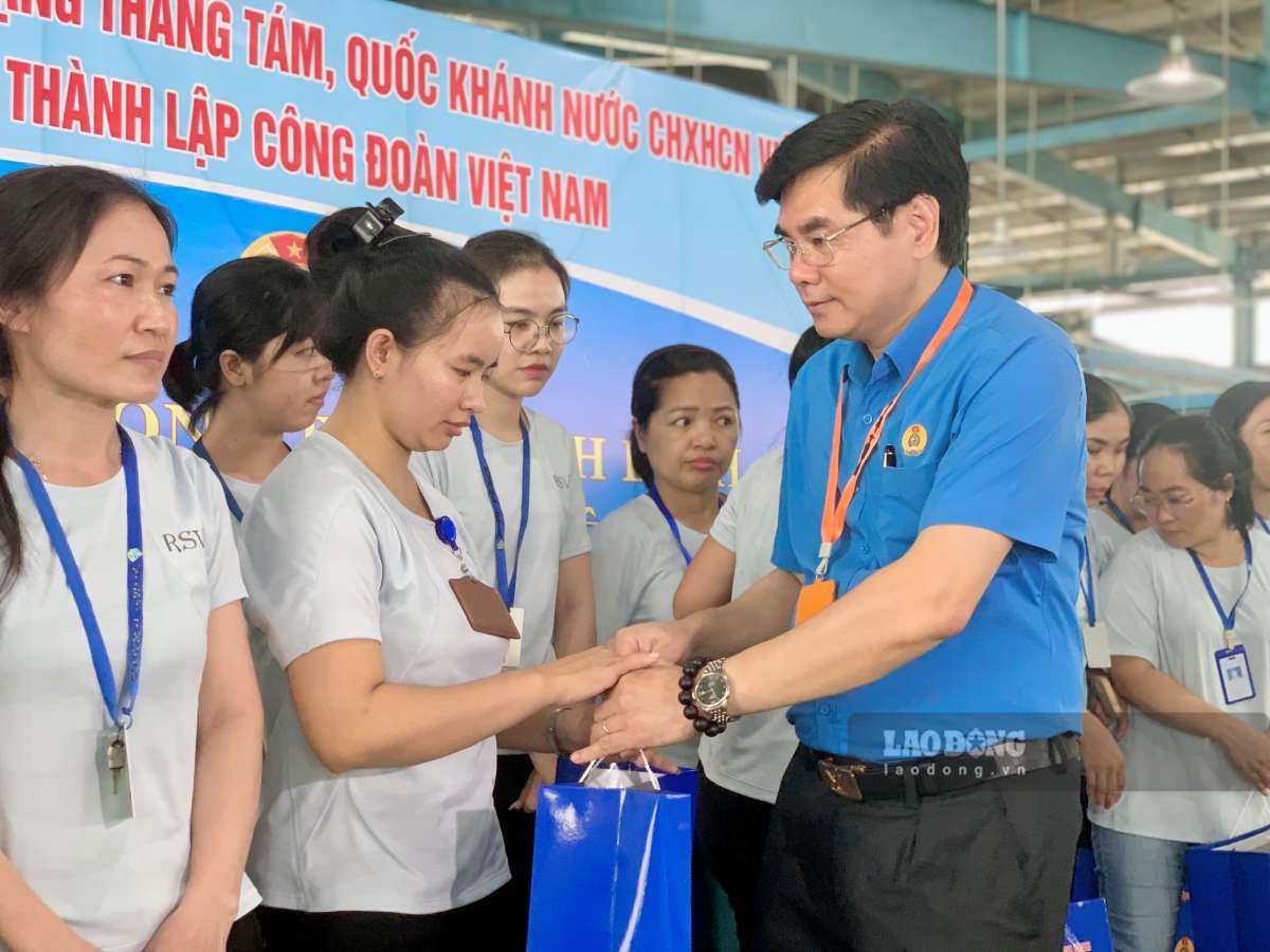 2025년 하반기에 닌빈에서 기초 노동조합 설립을 통해 조합원 개발을 촉진합니다. 사진: 하 비