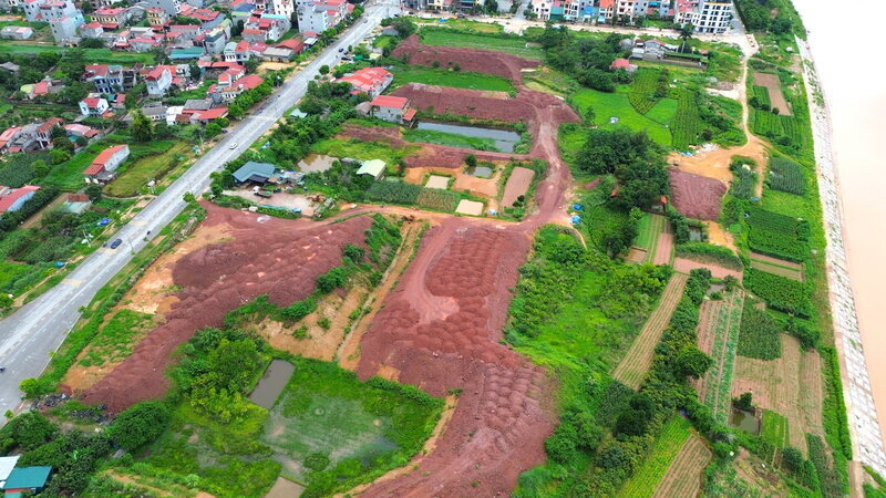 Le projet de zone de reinstallation et d'habitat Nam Nguyen Dinh Chieu ancienne ville de Lang Son (aujourd'hui quartier de Dong Kinh) fait l'objet d'une inspection. Photo : Khanh Linh