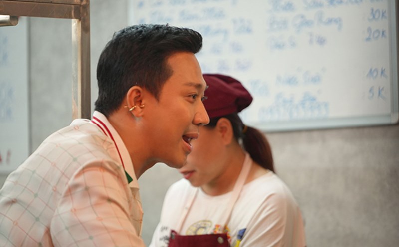 Tran Thanh in the show "Shouroch fact". Photo: Taken from video