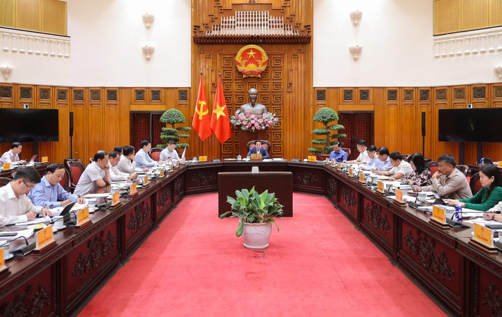 Thuong truc Chinh phu cho y kien vao cac bao cao, to trinh ve tinh hinh kinh te - xa hoi; phan bo, giai ngan von dau tu cong. Anh: Nhat Bac