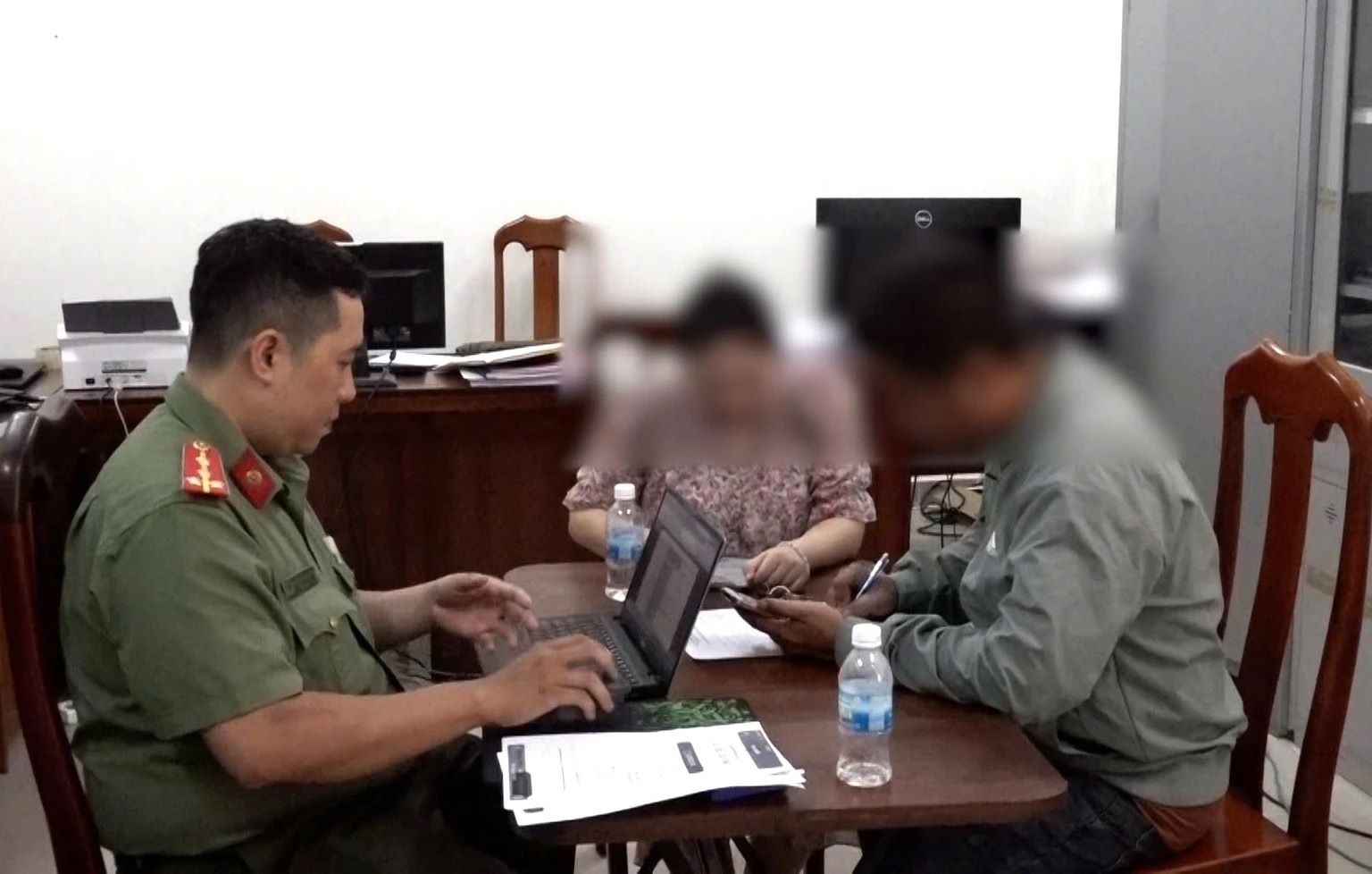 Phòng An ninh mạng và Phòng chống tội phạm sử dụng công nghệ cao - Công an tỉnh Khánh Hòa vừa kịp thời ngăn chặn vụ lừa đảo chiếm đoạt tài sản. Ảnh: Lan Phương