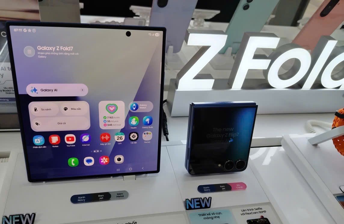 Samsung Galaxy Z Fold 7 y Z Flip 7 son dos nuevos modelos de telefonos inteligentes plegables de alta gama de Samsung. Foto: Nguyen Dang